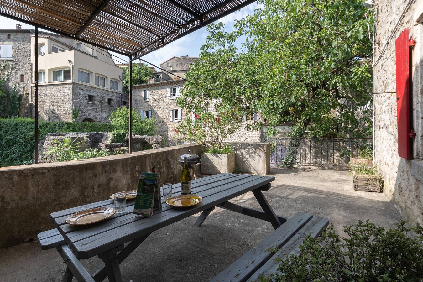 Maison de vacances 'Maison De Village - L'Externat' avec terrasse privée, Wi-Fi et climatisation in Laurac-en-Vivarais, Ardèche