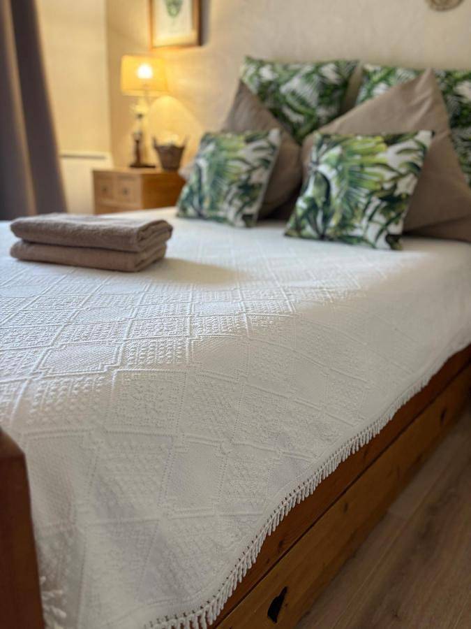 Alojamiento y desayuno para 2 personas, con jardín además de jacuzzi y terraza - 1