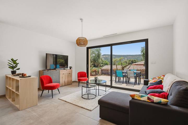 Location de vacances pour 7 personnes, avec Terrasse ainsi que Jardin et Piscine à Bosc - 2