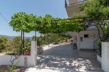 Smještaj Za Odmor za 10 Osobe u Arbanija (Dalmacija), Splitsko-dalmatinska županija, Fotografija 3