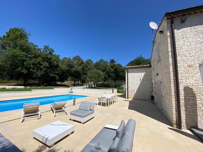 Location de vacances pour 10 personnes, avec vue ainsi que terrasse et piscine à Mornas - 3