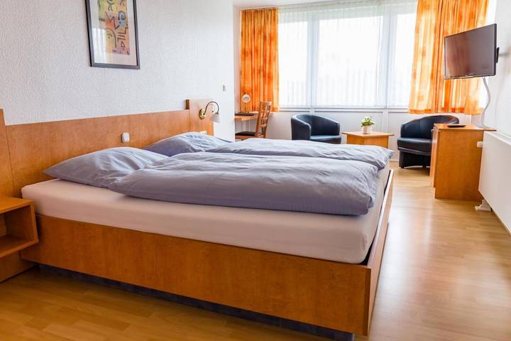 Hotel, mit Terrasse und Garten sowie Pool und Sauna in Wilnsdorf - 2