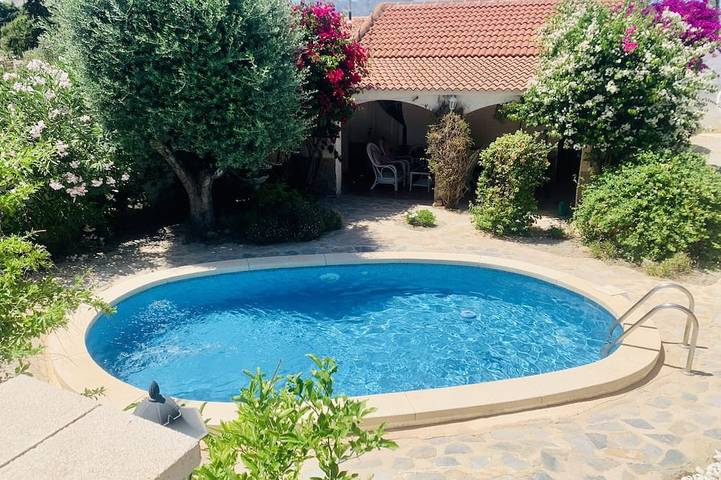 Villa for 4 people, with garden and hot tub - 1