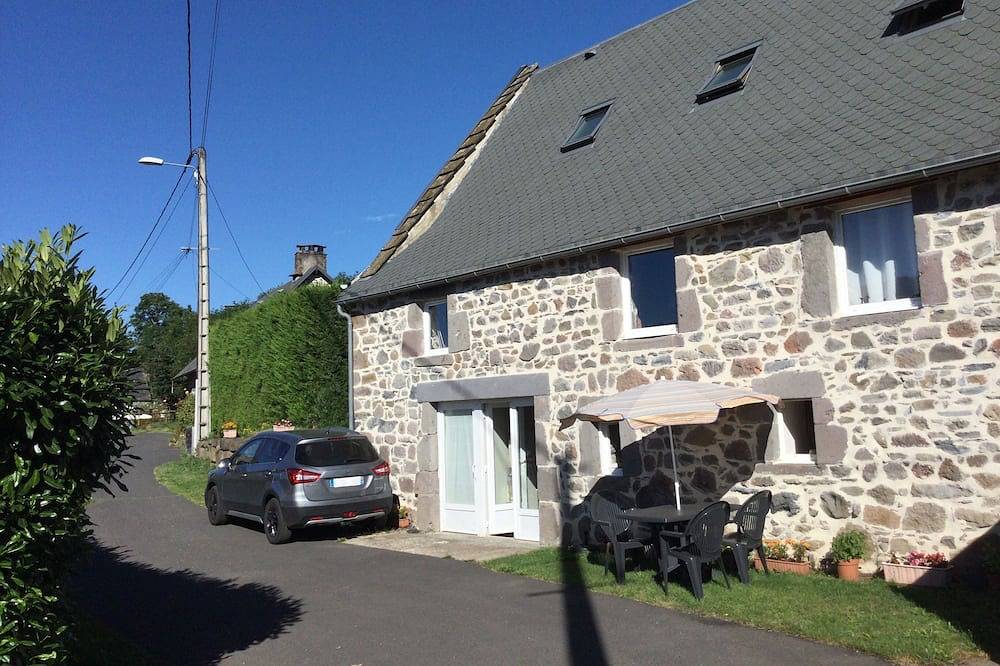 Apartment Gîte Besse Roc de Combes rated 3* and 4.93 on another site, Auvergne in Besse-et-Saint-Anastaise, Parc naturel régional des Volcans d'Auvergne