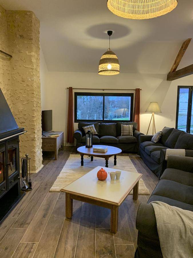 Location de vacances pour 14 personnes, avec piscine et vue ainsi que terrasse et jardin à Fléré-la-Rivière - 2