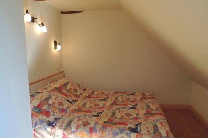 Location de vacances pour 4 personnes, avec jardin à Valbeleix - 2