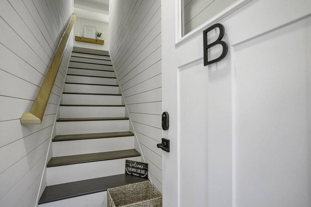 Steps to the Beach, Fully Renovated Beautiful Townhome in Jacksonville Beach, Duval County