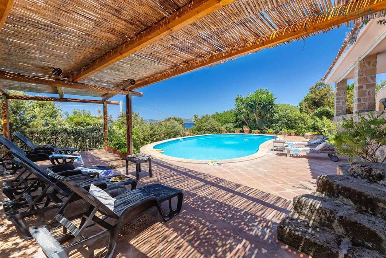 Villa Julia vista con piscina ad uso esclusivo vista mare spettacolare in Alghero, Provincia di Sassari