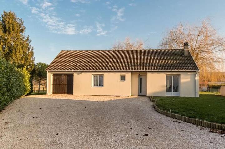 Gîte pour 5 personnes, avec jardin à GY
