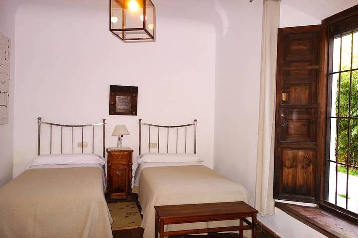 Charming rural Altroje house with swimming pool 3 km from the city of Granada. in Churriana de la Vega, Granada Provinz