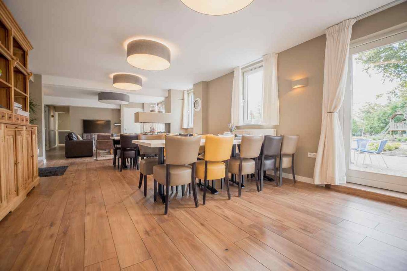 Luxe 30 persoons groepsaccommodatie met sauna en eigen zwembad in Kessel, Limburg. in Kessel (Peel en Maas), Limburg