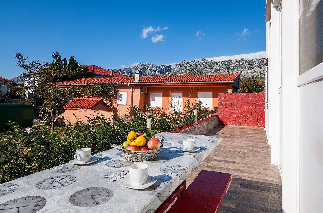 Ganze Wohnung, Ferienwohnung für 5 Personen mit Terrasse in Starigrad, Zadar