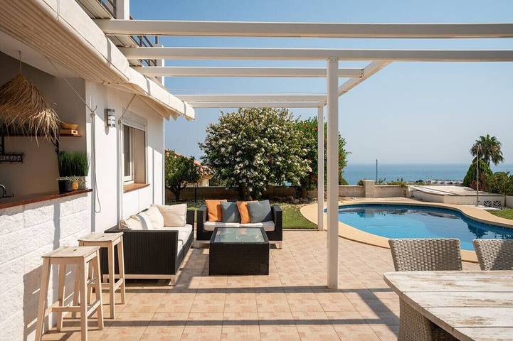 Villa pour 10 personnes, avec jardin ainsi que sauna et balcon à Fuengirola