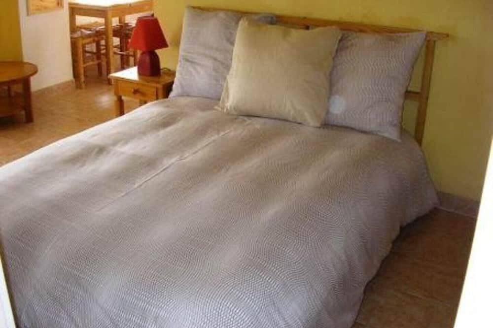Pyreneen Vue gite with pool, renovated farmhouse tranquil with amazing views in Coussa, Ariège