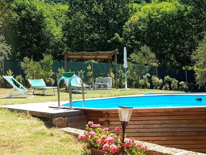 Location de vacances pour 10 personnes, avec jardin ainsi que vue et piscine