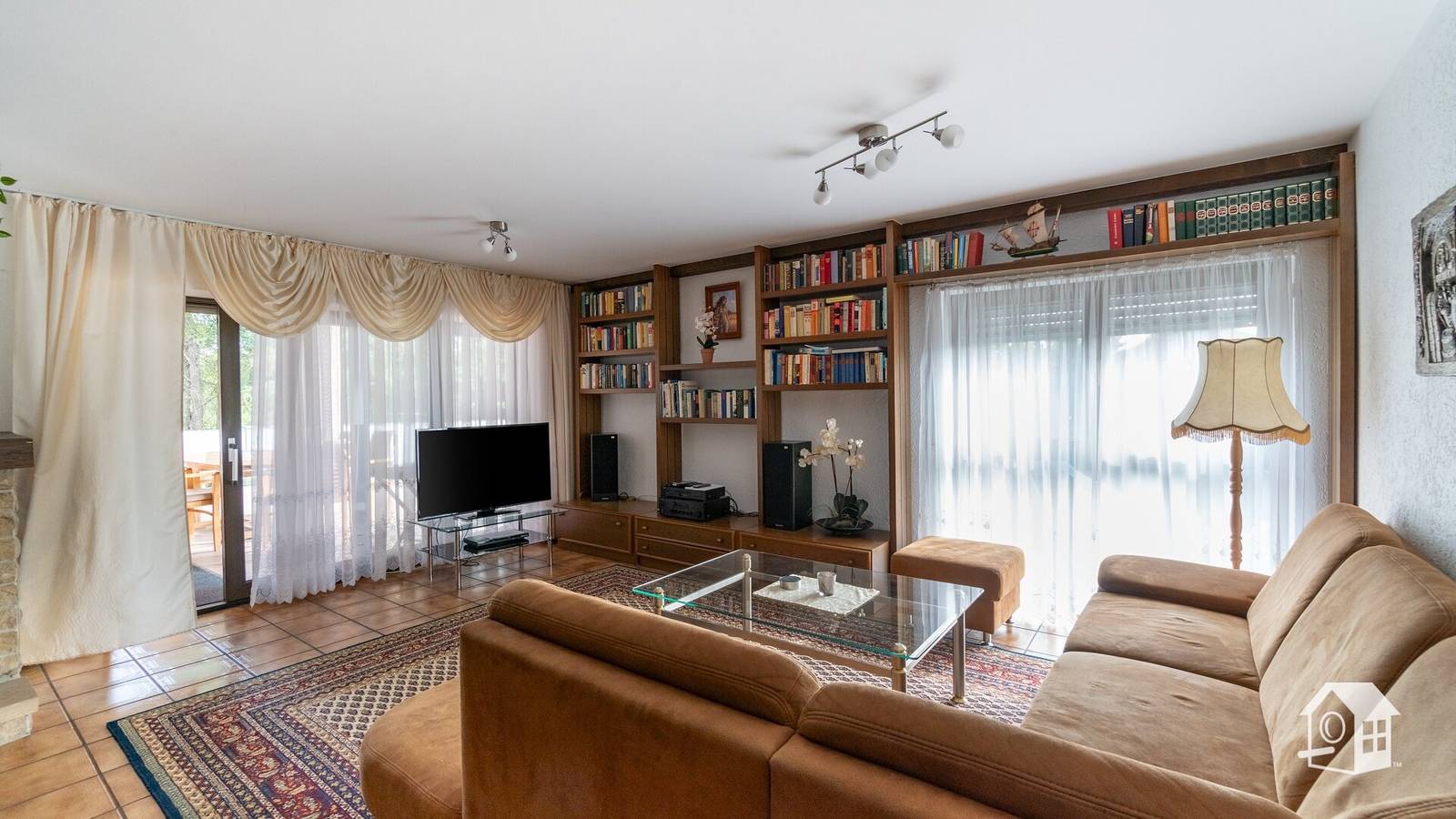 Ganze Wohnung, Ferienwohnung 'Ferienhaus Mengelberg' mit privater Terrasse, privatem Garten und Wlan in Roschbach, Südliche Weinstraße