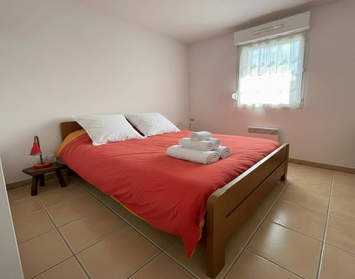 Appartement entier, Appart 3 ou 4 personnes pro&confort - 2 parkings - Espace Carat in L'Isle-d'Espagnac, Charente