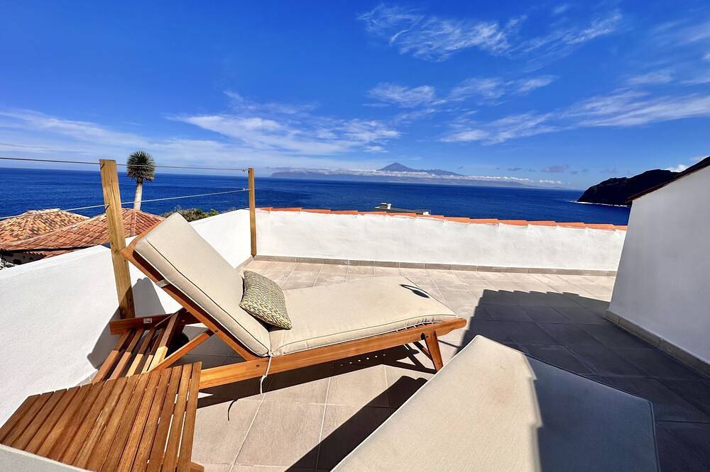 Entire apartment, Eden Gomera Suites - Rooftop terrace 2Br apartment with gorgeous oceanviews in Agulo (municipality), La Gomera