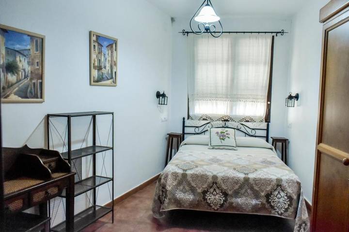 Casa rural para 13 personas, con jacuzzi además de piscina y jardín en Priego de Córdoba - 3