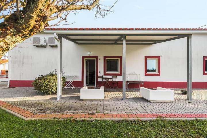 Gîte pour 2 personnes, avec Terrasse ainsi que Jardin et Vue dans Pinhal Novo