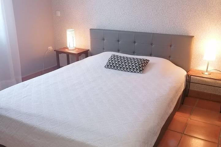 Location de vacances pour 6 personnes, avec jacuzzi et jardin à Lamanon - 4