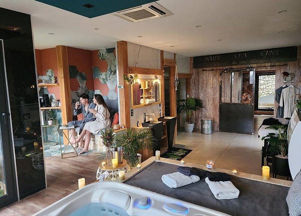 Gite de Luxe - Nuit Spa Ciné in Montmurat, Région d'Aurillac