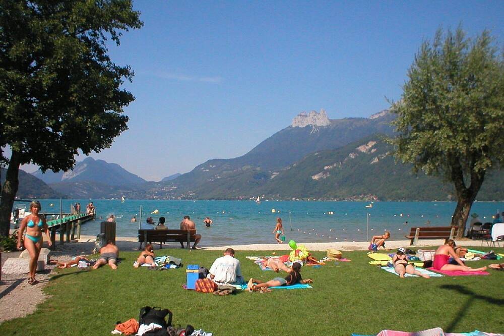 Appartement entier, Résidence les Gentianes, Lac d'Annecy - populaire auprès des cyclistes et des parapentistes in Doussard, Parc naturel régional du Massif des Bauges