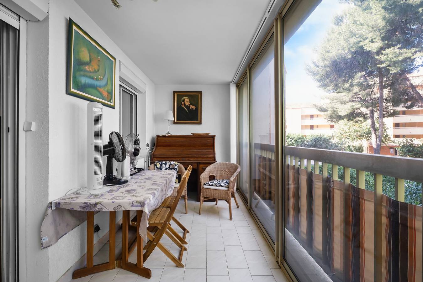 Apartamento inteiro, Apartamento "Bonito T3 em condomínio arborizado" com piscina partilhada, varanda e Wi-Fi in La Coudoulière, Six-Fours-les-Plages