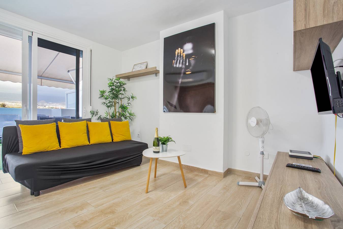 Ganze Wohnung, Ferienwohnung 'Precioso Ático Vista Teide' mit Bergblick, Wlan und Klimaanlage in Las Galletas, Arona