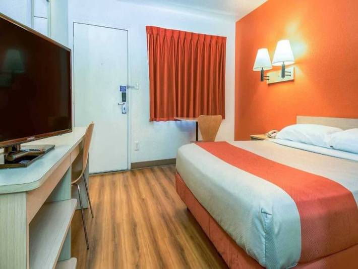 Apartamento entero, 1 cama tamaño queen | No fumadores in Corona, Riverside County
