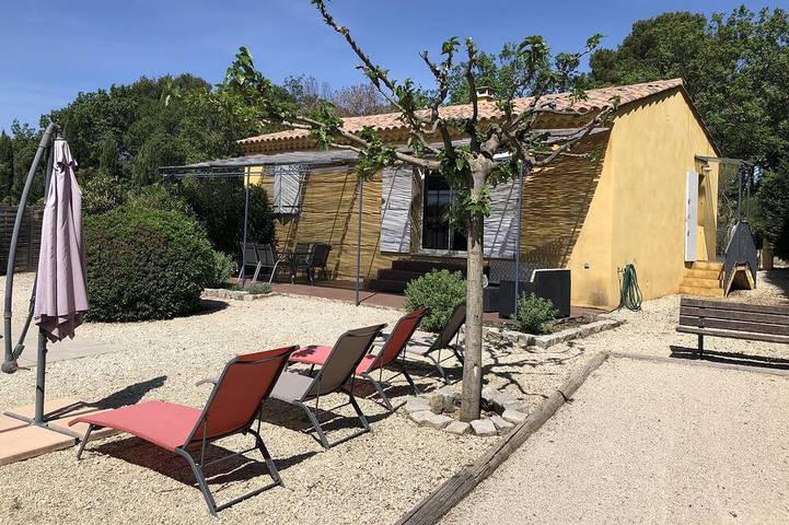 Maison de vacances pour 6 personnes, avec terrasse et jardin à Saint-Saturnin-lès-Apt