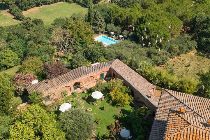 Agriturismo per 2 persone, con Terrazza e Giardino nonché Piscina e Panorama a Sinalunga