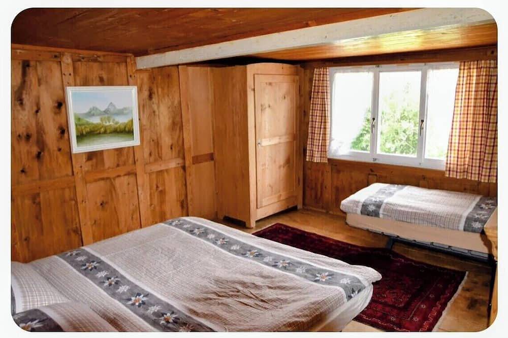 Familienzeit im alten Bauernhaus in Illgau, Schwyz