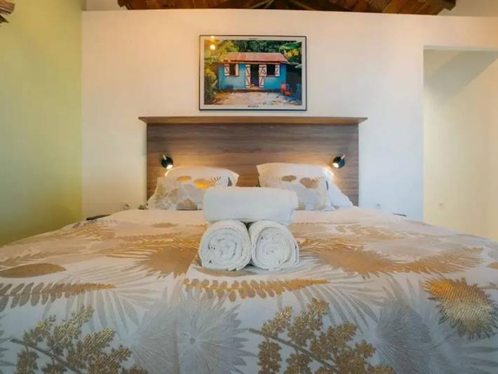 Gîte pour 2 personnes, avec terrasse et piscine aux Avirons - 2