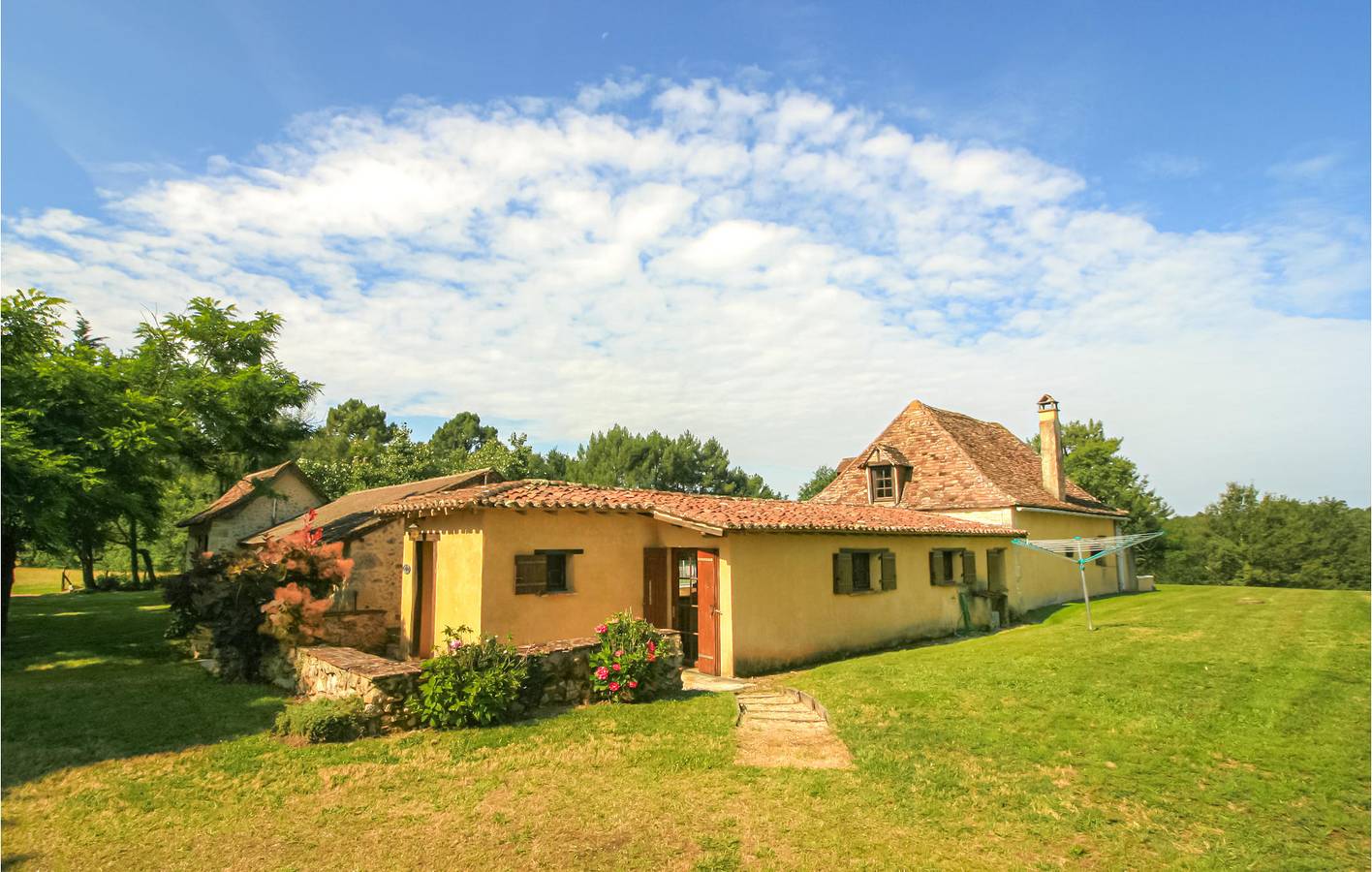 205 sqft Appartement de vacances avec piscine et parking in Église-Neuve-d'Issac, Périgord Pourpre