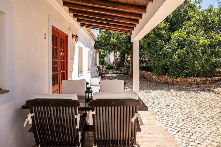 Ferienhaus für 4 Personen, mit Pool und Garten sowie Balkon, mit Haustier