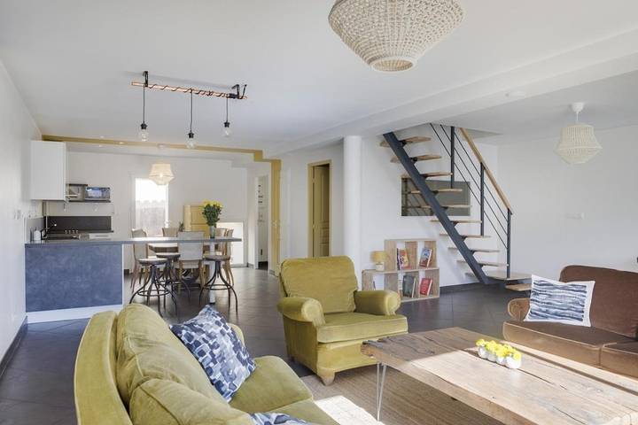 Location de vacances pour 12 personnes, avec jardin ainsi que vue et piscine, animaux acceptés à Peyrole - 4
