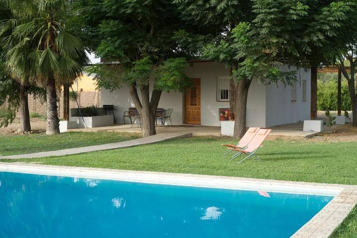 Casa rural para 4 personas, con terraza y piscina además de vistas y jardín, Se admiten mascotas en Carmona  - 2