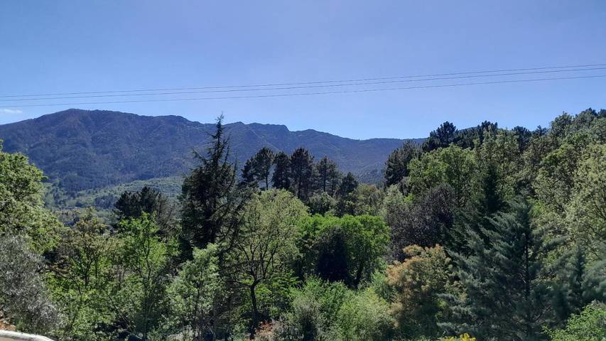 Location de vacances pour 6 personnes, avec vue et terrasse, animaux acceptés à Les Salelles
