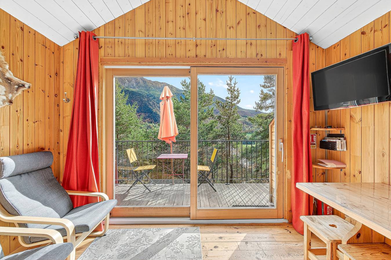 Chalet « Shangri-la » con vistas a la montaña, jardín privado y Wi-Fi in Saint-Jean-Saint-Nicolas, Parque Nacional de los Ecrins