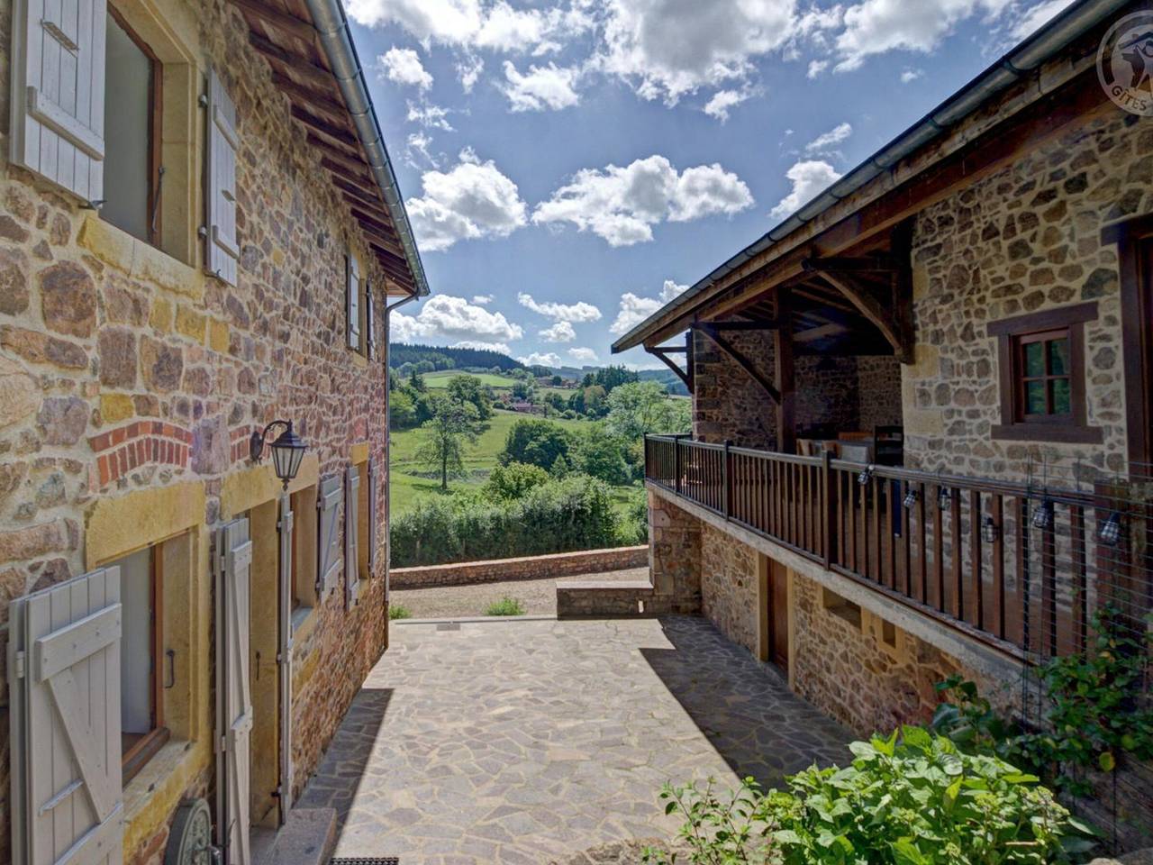 Charmant gîte avec terrasse et animaux acceptés à Belmont-de-la-Loire in Belmont-de-la-Loire, Région de Roanne