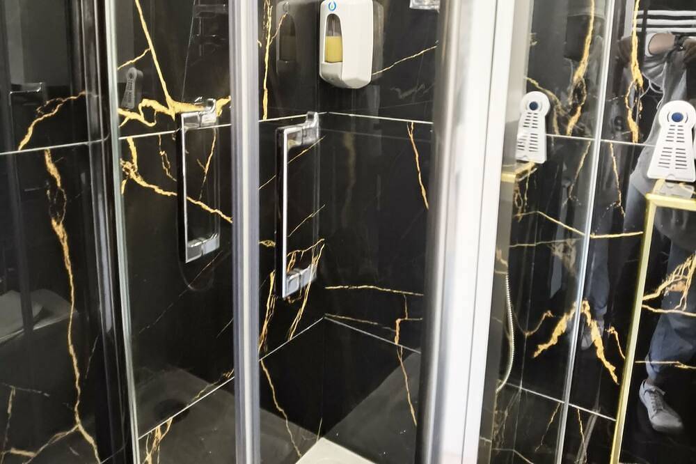 Apartamento entero, Sunny Studio near métro & Paris with Free Parking（N2) in Villemomble, Sena-Saint Denis