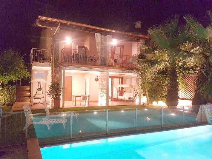Casa vacanza per 6 persone, con Terrazza e Giardino nonché Piscina e Panorama a Polpenazze del Garda