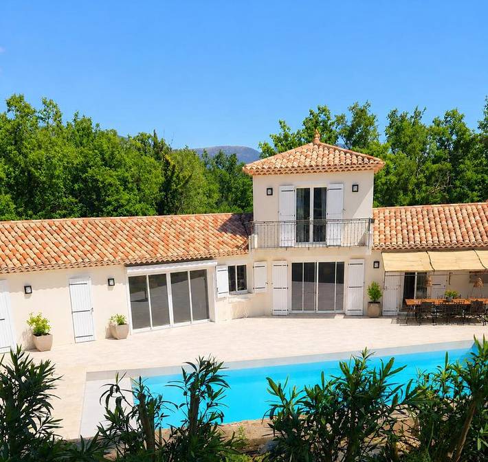 Location de vacances pour 2 personnes, avec vue et piscine ainsi que jardin et terrasse à Mons (Var) - 3