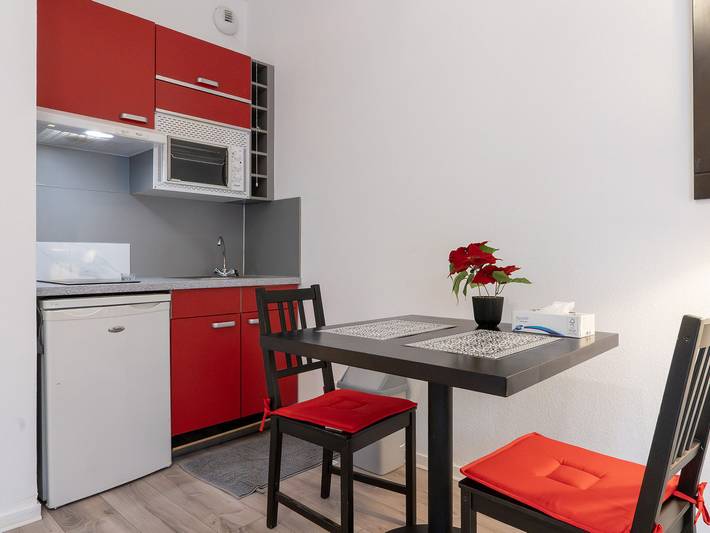 Ganze Wohnung, Charmantes Studio mit Pool & Terrasse – Haustierfrei in Grasse, Mittelmeerküste (Frankreich)