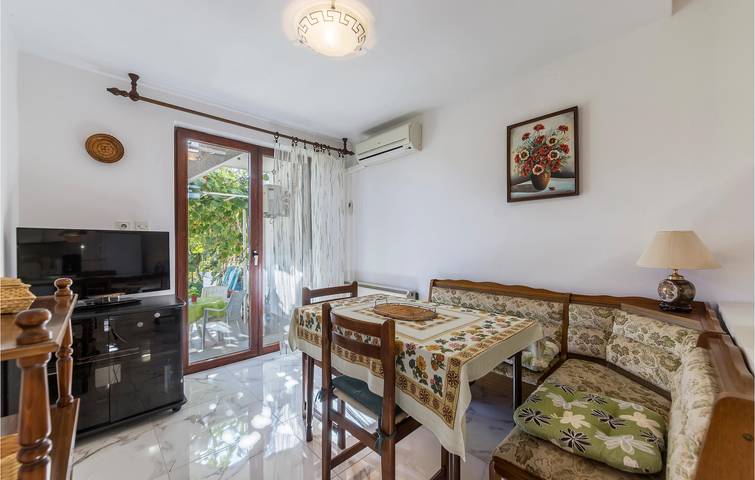 Ganze Ferienwohnung, Gemütliche Ferienwohnung mit Terrasse, Parkplatz und WLAN, in Strandnähe – Havajka 2 km in Pula-Medulin, Pula