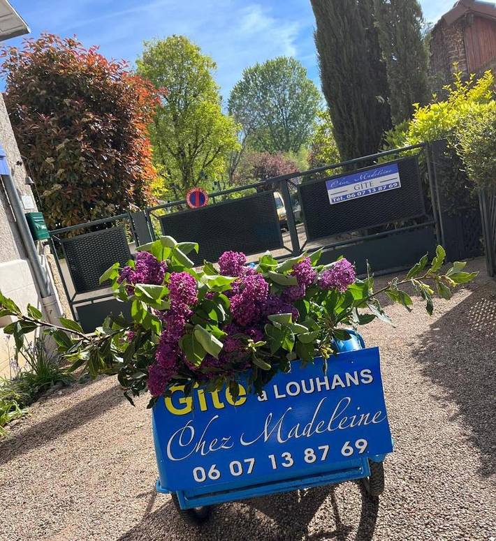 Ferienwohnung für 4 Personen, mit Ausblick und Seeblick sowie Garten und Kinderpool in Burgund - 2