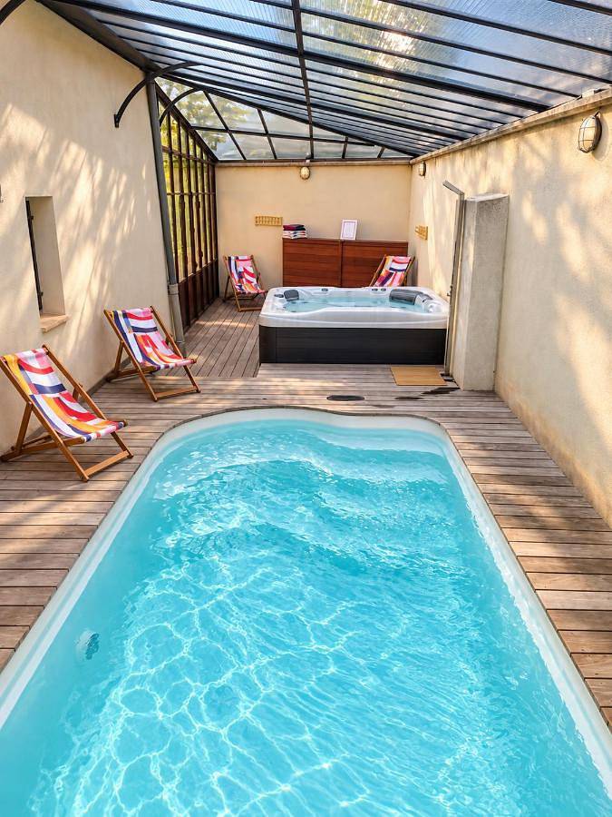 Ferienhaus für 10 Personen, mit Whirlpool und Terrasse sowie Garten und Pool in Montferrat