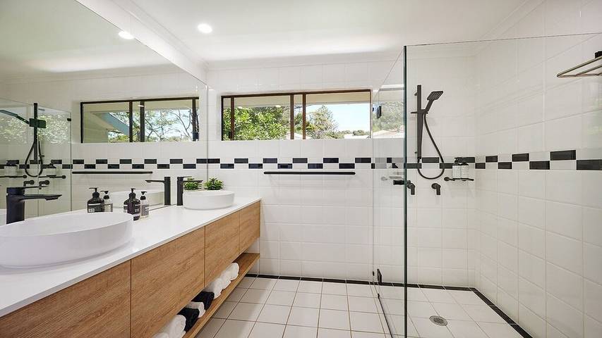 Holiday home for 8 people, with garden and hot tub in Byron Bay