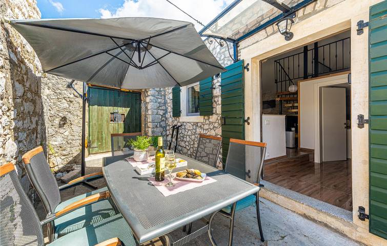 Ferienhaus für 4 Personen, mit Terrasse und Garten in Nin - 2
